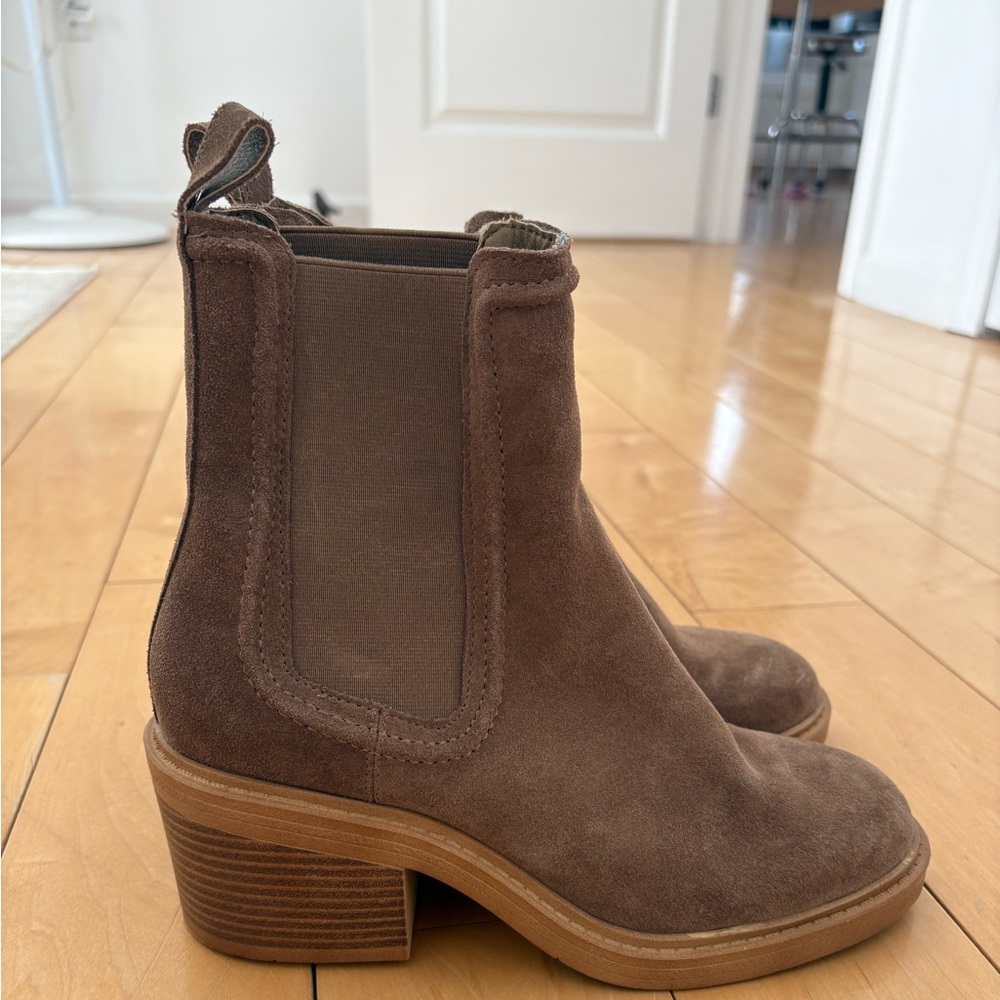 Steve Madden Brown Suede Chelsea Boots
